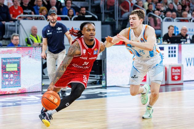 Cobe Williams BMA365 Bamberg Baskets, 24 , Lorenz Bank Science City Jena, 25 , BMA365 Bamberg Baskets vs Science City Jena, Basketball, easyCredit BBL, 28 Matchday, 06 04 2026 BMA365 Bamberg Baskets vs Science City Jena, Basketball, easyCredit BBL, 28 Matchday, 06 04 2026 Bamberg Copyright: xEibner-Pressefoto G.xSantemizx EP_EER