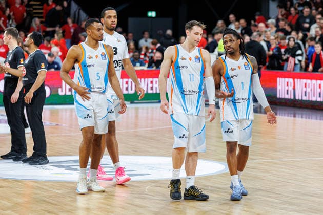 Chris Carter Science City Jena, 05 , William McNair Jr Science City Jena, 03 , Seikou Sisoho Science City Jena, 11 , Uchenna Iroegbu Science City Jena, 01 , end of game, disappointed, disappointment, negative emotions, negative emotion, BMA365 Bamberg Baskets vs Science City Jena, Basketball, easyCredit BBL, Matchday 28, 06 04 2026 BMA365 Bamberg Baskets vs Science City Jena, Basketball, easyCredit BBL, Matchday 28, 06 04 2026 Bamberg Copyright: xEibner-Pressefoto G.xSantemizx EP_EER