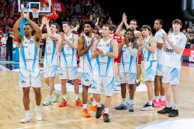 Team, squad, end of game, disappointed, disappointment, negative emotions, negative emotion, BMA365 Bamberg Baskets vs Science City Jena, Basketball, easyCredit BBL, Matchday 28, 06 04 2026 BMA365 Bamberg Baskets vs Science City Jena, Basketball, easyCredit BBL, Matchday 28, 06 04 2026 Bamberg Copyright: xEibner-Pressefoto G.xSantemizx EP_EER