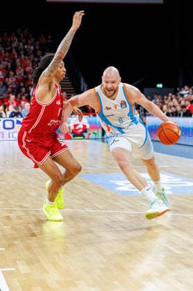 Austin Crowley BMA365 Bamberg Baskets, 85 , Robin Christen Science City Jena, 08 , BMA365 Bamberg Baskets vs Science City Jena, Basketball, easyCredit BBL, Matchday 28, 06 04 2026 BMA365 Bamberg Baskets vs Science City Jena, Basketball, easyCredit BBL, Matchday 28, 06 04 2026 Bamberg Copyright: xEibner-Pressefoto G.xSantemizx EP_EER