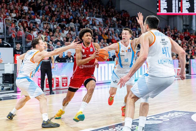 Seikou Sisoho Science City Jena, 11 , Demarcus Demonia BMA365 Bamberg Baskets, 08 , Joe Wieskamp Science City Jena, 10 , Alex Herrera Science City Jena, 41 , BMA365 Bamberg Baskets vs Science City Jena, Basketball, easyCredit BBL, Matchday 28, 06 04 2026 BMA365 Bamberg Baskets vs Science City Jena, Basketball, easyCredit BBL, Matchday 28, 06 04 2026 Bamberg Copyright: xEibner-Pressefoto G.xSantemizx EP_EER