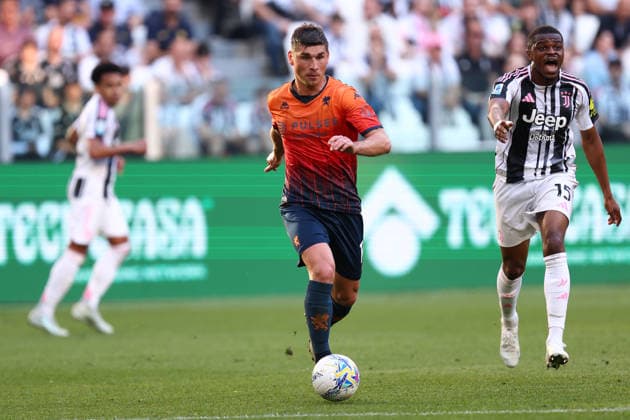 Ruslan Malinovskyi (Genoa Cfc) controls the ball, Serie A, Juventus FC v Genoa CFC , Allianz Stadium, April 6, 2026, Turin, Italy.
