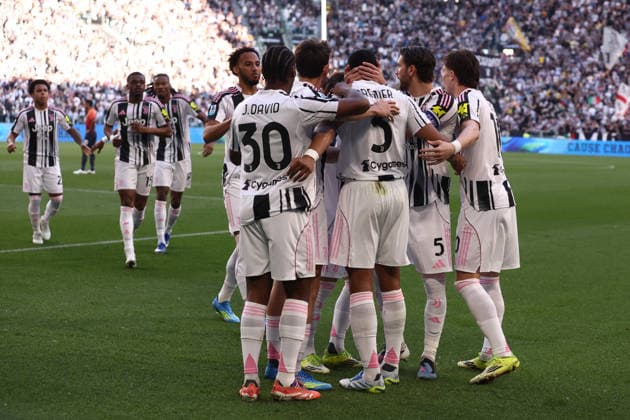 Gleison Bremer (Juventus Fc) celebrates after scoring his team s first goal with team mates, Serie A, Juventus FC v Genoa CFC , Allianz Stadium, April 6, 2026, Turin, Italy.