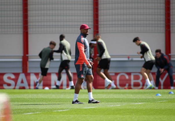 Football, Men, Champions League, Season 2025 2026, FC Bayern Munich, Final training session Vincent Kompany, Coach FC Bayern Munich walks across the training pitch
