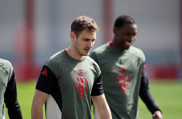 Football, Men, Champions League, Season 2025 2026, FC Bayern Munich, Final training Josip Stanisic FC Bayern Munich looking down
