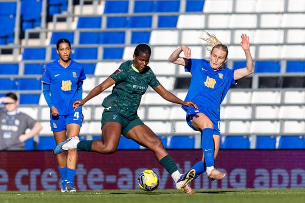 Birmingham City Women v Manchester City Women, Women s FA Cup Manchester City Women forward Khadija Shaw (9) battles for possession with Birmingham City Women defender Shannon Cooke (6) during the Women s FA Cup match between Birmingham City Women and Manchester City Women at the St Andrew s @ Knighthead Park, Birmingham, UK on 6 April 2026. Birmingham St Andrew s @ Knighthead Park West Midlands UK Editorial use only , Copyright: xManjitxNarotrax PSI-24018-0023