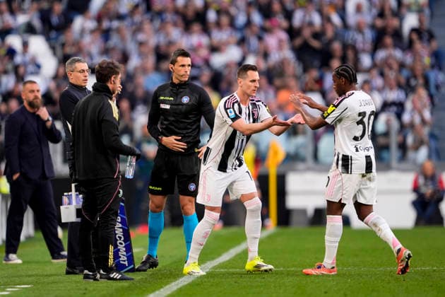 Juventus Arkadiusz Milik for JuventusÕ Jonathan David during the Serie A soccer match between Juventus Fc and Genoa the Juventus Stadium in Turin, north west Italy - April 6, 2026. - Soccer  Copyright: xFabioxFerrari LaPressex