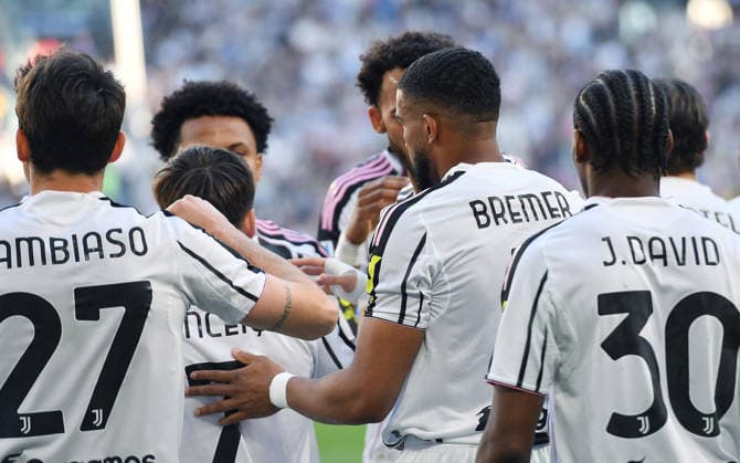 April 6, 2026, Turin, Italy: Juventus Gleison Bremer jubilates with his temmates after scoring the gol (1-0) during the italian Serie A soccer match Juventus FC vs Genoa FC at the Allianz Stadium in Turin, Italy, 6 April 2026 ANSA ALESSANDRO DI MARCO. Serie A- Juventus FC Vs Genoa FC  - ZUMAa110 20260406_zaf_a110_026 Copyright: xAlessandroxxxxxxxxDixMarcox