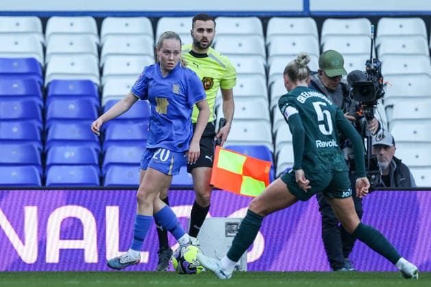 Birmingham City v Manchester City - Adobe Women s FA Cup Quarter Final Lotta Lindstrom of Birmingham City in action with the ball during the Adobe Women s FA Cup Quarter Final match between Birmingham City and Manchester City at St Andrews @ Knighthead Park, Birmingham, on April 6, 2026. Birmingham West Midlands United Kingdom  Copyright: xMIxNewsx originalFilename:fletcher-birmingh260406_np3EH.jpg