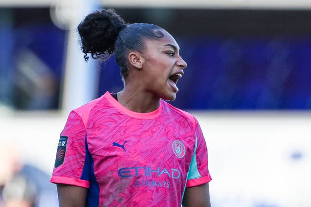Birmingham City v Manchester City - Adobe Women s FA Cup Quarter Final Khiara Keating of Manchester City shouts encouragement during the Adobe Women s FA Cup Quarter Final match between Birmingham City and Manchester City at St Andrews @ Knighthead Park, Birmingham, on April 6, 2026. Birmingham West Midlands United Kingdom  Copyright: xMIxNewsx originalFilename:fletcher-birmingh260406_npyNE.jpg