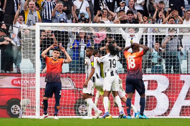 Juventus goalkeeper Michele Di Gregorio celebrates after save the penalty kick during the Serie A soccer match between Juventus Fc and Genoa the Juventus Stadium in Turin, north west Italy - April 6, 2026. - Soccer  Copyright: xFabioxFerrari LaPressex