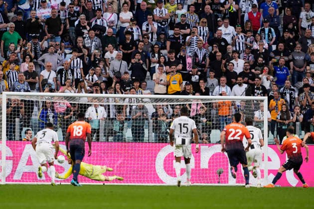 Juventus goalkeeper Michele Di Gregorio save the penalty kick during the Serie A soccer match between Juventus Fc and Genoa the Juventus Stadium in Turin, north west Italy - April 6, 2026. - Soccer  Copyright: xFabioxFerrari LaPressex