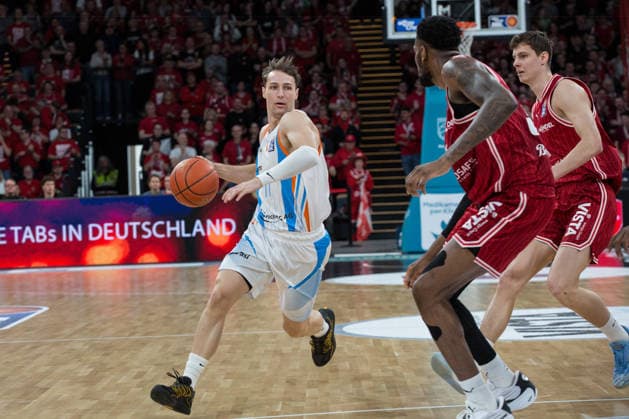 Bamberg, Germany 06 April 2026 1 BBL 2025 2026 BMA365 Bamberg Baskets vs Science City Jena In the picture Jack Pagenkopf Jena moves into the Bamberg zone Brose Arena Bayern Copyright: xFotostandx xSchmittx