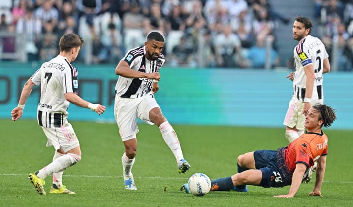 April 6, 2026, Turin, Italy: Juventus Gleiso Bremer and Genoa s Lorenzo Colombo in action during the italian Serie A soccer match Juventus FC vs Genoa FC at the Allianz Stadium in Turin, Italy, 6 April 2026 ANSA ALESSANDRO DI MARCO. Serie A: Juventus FC Vs Genoa FC  - ZUMAa110 20260406_zaf_a110_036 Copyright: xAlessandroxDixMarcox