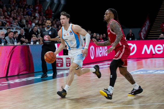 Bamberg, Germany 06 April 2026 1 BBL 2025 2026 BMA365 Bamberg Baskets vs Science City Jena In the picture from left Jack Pagenkopf Jena vs Cobe Williams Bamberg Brose Arena Bayern Copyright: xFotostandx xSchmittx