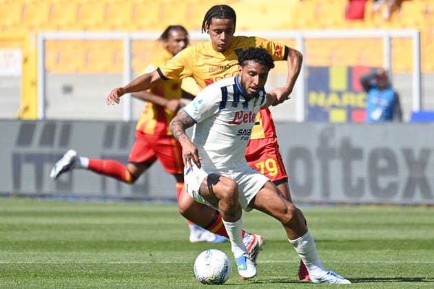 Dos Santos Ederson (Atalanta BC) against Oumar Ngom (US Lecce) during US Lecce vs Atalanta BC, Italian soccer Serie A match in Lecce, Italy, April 06 2026  Copyright: xPasqualexGolia IPAxSportx xipa-agency.netx xx IPA_73793023 IPA_Agency_IPA73793023