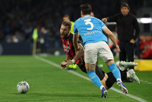 AC Milan s Strahinja Pavlovic, Napoli™s Miguel Gutierrez during the Serie A soccer match between Napoli and Milan at the Diego Armando Maradona Stadium in Naples, southern italy - Monday , April 06 , 2026. - Soccer .  Copyright: xAlessandroxGarofalo LaPressex