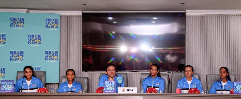 Indian coach Vishal Uppal with players Sahaja Yamalapalli, Ankita Raina, Zeel Desai, Rutuja Bhosale and Vaishnavi Adkar during a press conference, PK, Pressekonferenz ahead of the Billie Jean King Cup 2026 New Delhi, Apr 06 (ANI): Indian coach Vishal Uppal with players Sahaja Yamalapalli, Ankita Raina, Zeel Desai, Rutuja Bhosale and Vaishnavi Adkar during a press conference ahead of the Billie Jean King Cup 2026 at Delta Stadium, in New Delhi on Monday. NEW DELHI Delhi India Copyright: xANIx ANI_20260406314