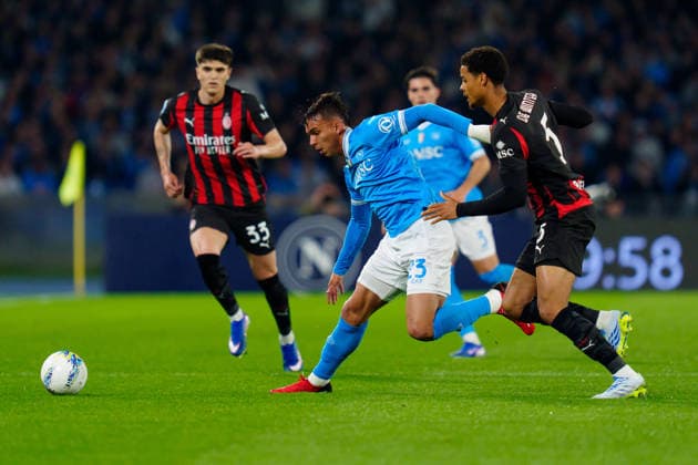 SSC Napoli v AC Milan - Serie A Enilive Giovane of SSC Napoli and Koni De Winter of AC Milan compete for the ball during the serie Serie A Enilive match between SSC Napoli and AC Milan at Stadio Diego Armando Maradona on April 6, 2026 in Naples, Italy Naples Stadio Diego Armando Maradona Naples Italy Copyright: xGiuseppexMaffiax 260406_SerieA_Napoli-Milan_08248