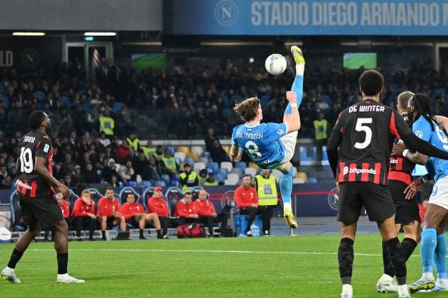 Foto IPP Felice De Martino Napoli 06 04 2026 Calcio Campionato serie A 2025-2026 Napoli - Milan Nella foto: Scott McTominay in rovesciata Italy Photo Press World Copyright Napoli italy Italia ITALY  Copyright: xR4924_italyphotopressx