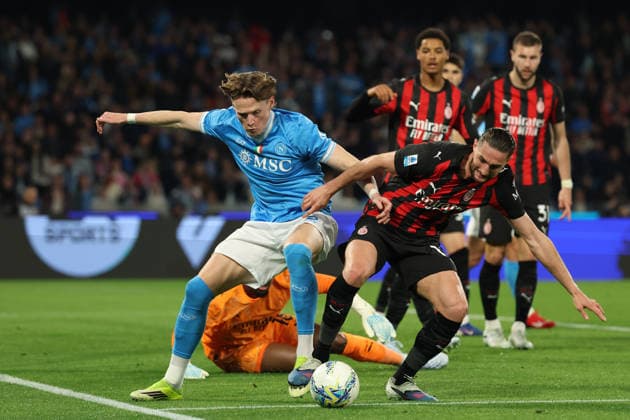 Napoli s Scott McTominay, AC Milan s Adrien Rabiot during the Serie A soccer match between Napoli and Milan at the Diego Armando Maradona Stadium in Naples, southern italy - Monday , April 06 , 2026. - Soccer .  Copyright: xAlessandroxGarofalo LaPressex