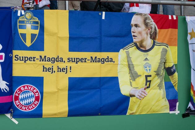 Fan poster banner for Magdalena Eriksson FC Bayern Muenchen Frauen, 05 not in the picture with the Swedish flag Flag GER, FC Bayern Muenchen Frauen vs SGS Essen, Soccer, DFB Pokal, Semifinal, Season 2025 2026, 06 04 2026 DFL DFB REGULATIONS PROHIBIT ANY USE OF PHOTOGRAPHS as IMAGE SEQUENCES and or QUASI VIDEO GER, FC Bayern Muenchen Frauen vs SGS Essen, Football, DFB Pokal, Semifinal, Season 2025 2026, 06 04 2026 Muenchen Copyright: xEibner-Pressefoto HeikexFeinerx EP_HFR