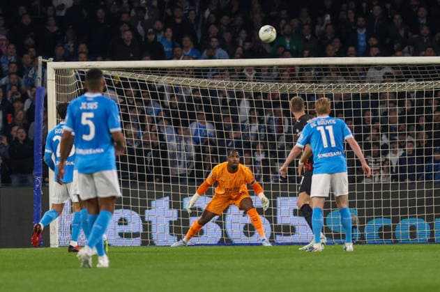 April 6, 2026, Napoli, Campania, ITALIA: Mike Maignan of AC Milan During the 2025 26 Italian Serie A football match between SSC Napoli and AC Milan on April 6, 2026, at the Diego Armando Maradona Stadium in Naples...Pictured: Napoli ITALIA - ZUMAs236 20260406_aap_s236_043 Copyright: xFabioxSassox