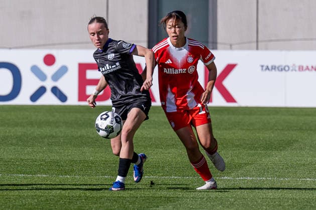 Fight for the ball duel between Beke Sterner SGS Essen, 19 and Momoko Tanikawa FC Bayern Muenchen Frauen, 18 GER, FC Bayern Muenchen Frauen vs SGS Essen, Football, DFB Pokal, Semifinal, Season 2025 2026, 06 04 2026 DFL DFB REGULATIONS PROHIBIT ANY USE OF PHOTOGRAPHS as IMAGE SEQUENCES and or QUASI VIDEO GER, FC Bayern Muenchen Frauen vs SGS Essen, Football, DFB Pokal, Semi-Final, Season 2025 2026, 06 04 2026 Muenchen Copyright: xEibner-Pressefoto HeikexFeinerx EP_HFR