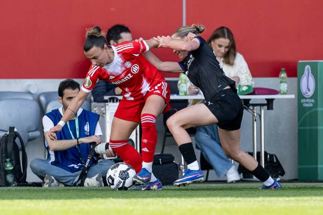 Fight for the ball duel between Arianna Caruso FC Bayern Muenchen Frauen, 27 and Beke Sterner SGS Essen, 19 GER, FC Bayern Muenchen Frauen vs SGS Essen, Football, DFB Pokal, Semifinal, Season 2025 2026, 06 04 2026 DFL DFB REGULATIONS PROHIBIT ANY USE OF PHOTOGRAPHS as IMAGE SEQUENCES and or QUASI VIDEO GER, FC Bayern Muenchen Frauen vs SGS Essen, Football, DFB Pokal, Semi-Final, Season 2025 2026, 06 04 2026 Muenchen Copyright: xEibner-Pressefoto HeikexFeinerx EP_HFR
