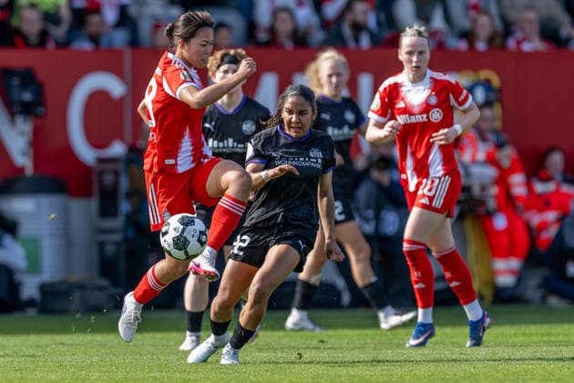 Fight for the ball duel between Momoko Tanikawa FC Bayern Muenchen Frauen, 18 and Ella Emilie Touon Mbenoun SGS Essen, 32 GER, FC Bayern Muenchen Frauen vs SGS Essen, Football, DFB Pokal, Semifinal, Season 2025 2026, 06 04 2026 DFL DFB REGULATIONS PROHIBIT ANY USE OF PHOTOGRAPHS as IMAGE SEQUENCES and or QUASI VIDEO GER, FC Bayern Muenchen Frauen vs SGS Essen, Football, DFB Pokal, Semi-final, Season 2025 2026, 06 04 2026 Muenchen Copyright: xEibner-Pressefoto HeikexFeinerx EP_HFR