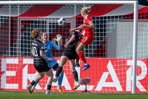Pernille Harder FC Bayern Muenchen Frauen, 21 during her goal for 2 0 against Luisa Palmen Goalkeeper, SGS Essen, 21 and her front men GER, FC Bayern Muenchen Frauen vs SGS Essen, Football, DFB Pokal, Semifinal, Season 2025 2026, 06 04 2026 DFL DFB REGULATIONS PROHIBIT ANY USE OF PHOTOGRAPHS as IMAGE SEQUENCES and or QUASI VIDEO GER, FC Bayern Muenchen Frauen vs SGS Essen, Football, DFB Pokal, Semi-Final, Season 2025 2026, 06 04 2026 Muenchen Copyright: xEibner-Pressefoto HeikexFeinerx EP_HFR