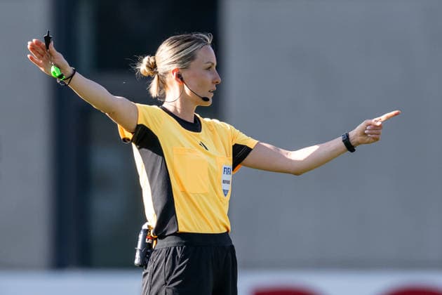 Fabienne Michel Referee GER, FC Bayern Muenchen Frauen vs SGS Essen, Football, DFB Pokal, Semifinal, Season 2025 2026, 06 04 2026 DFL DFB REGULATIONS PROHIBIT ANY USE OF PHOTOGRAPHS as IMAGE SEQUENCES and or QUASI VIDEO GER, FC Bayern Muenchen Frauen vs SGS Essen, Football, DFB Pokal, Semifinal, Season 2025 2026, 06 04 2026 Muenchen Copyright: xEibner-Pressefoto HeikexFeinerx EP_HFR