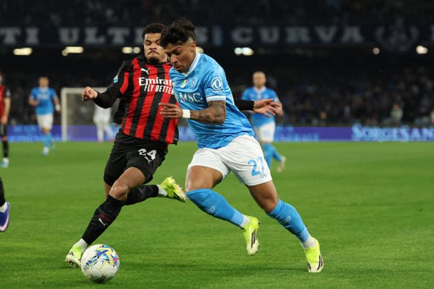 Napoli™s Alisson Santos, AC Milan s Zachary Athekame during the Serie A soccer match between Napoli and Milan at the Diego Armando Maradona Stadium in Naples, southern italy - Monday , April 06 , 2026. - Soccer .  Copyright: xAlessandroxGarofalo LaPressex