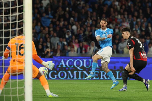 Napoli™s Matteo Politano goal 1-0 during the Serie A soccer match between Napoli and Milan at the Diego Armando Maradona Stadium in Naples, southern italy - Monday , April 06 , 2026. - Soccer .  Copyright: xAlessandroxGarofalo LaPressex