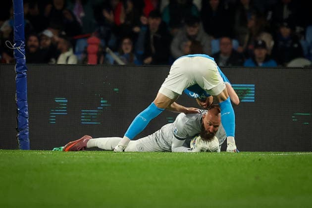 Napoli™s Vanja Milinkovic-Savic, Napoli™s Miguel Gutierrez during the Serie A soccer match between Napoli and Milan at the Diego Armando Maradona Stadium in Naples, southern italy - Monday , April 06 , 2026. - Soccer .  Copyright: xAlessandroxGarofalo LaPressex