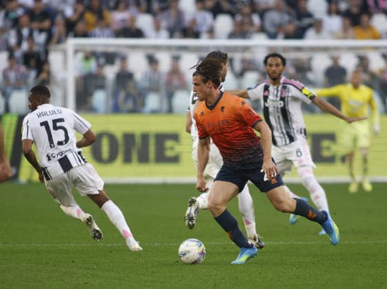 Lorenzo Colombo of Genoa CFC during the Italian Serie A, football match between Juventus FC and Genoa CFC on 06 April 2026 at Allianz Stadium, Turin, Italy. Photo Nderim Kaceli  Copyright: xNderimxKaceli IPAxSportx xipa-agency.netx xx IPA_73794088 IPA_Agency_IPA73794088