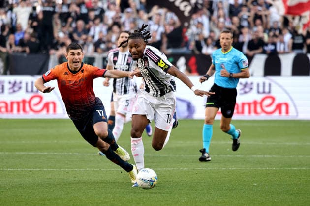 CALCIO - Serie A - Juventus FC vs Genoa CFC Kephren Thuram (Juventus FC) in action againts Ruslan Malinovky (Genoa CFC) during Juventus FC vs Genoa CFC, Italian soccer Serie A match in Turin, Italy, April 06 2026 Turin Italy  Copyright: xIPAxSport ABACAx