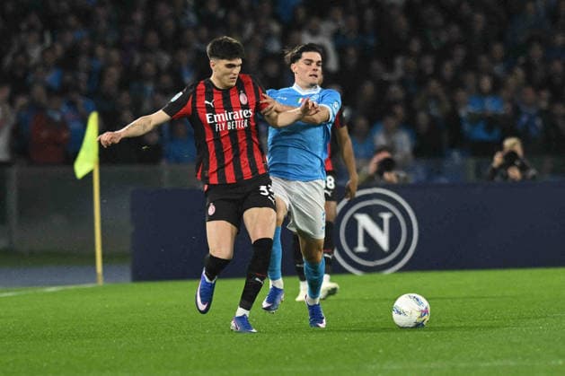 CALCIO - Serie A - SSC Napoli vs AC Milan Davide Bartesaghi of AC Milan competes for the ball with Miguel Gutierrez of SSC Napoli during the Serie A Enelive match between SSC Napoli vs AC Milan at Diego Armando Maradona Stadium Naples Italy  Copyright: xIPAxSport ABACAx