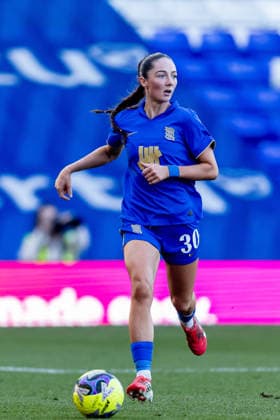 Birmingham City Women v Manchester City Women, Women s FA Cup Birmingham City Women defender Neve Herron (30) runs forward on ball during the Women s FA Cup match between Birmingham City Women and Manchester City Women at the St Andrew s @ Knighthead Park, Birmingham, UK on 6 April 2026. Birmingham St Andrew s @ Knighthead Park West Midlands UK Editorial use only , Copyright: xManjitxNarotrax PSI-24018-0126