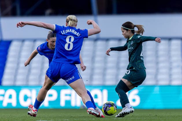 Birmingham City Women v Manchester City Women, Women s FA Cup Manchester City Women midfielder Yui Hasegawa (25) battles for possession with Birmingham City Women midfielder Wilma Leidhammar (8) during the Women s FA Cup match between Birmingham City Women and Manchester City Women at the St Andrew s @ Knighthead Park, Birmingham, UK on 6 April 2026. Birmingham St Andrew s @ Knighthead Park West Midlands UK Editorial use only , Copyright: xManjitxNarotrax PSI-24018-0129