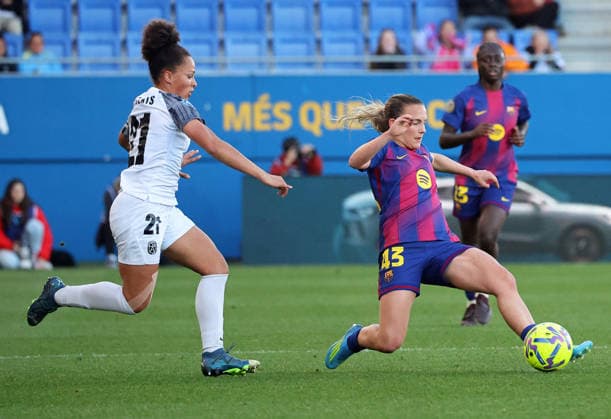 FC Barcelona, Barca Femeni v FC Badalona - Liga F Moeve Carla Julia and Celya Barclais play during the match between FC Barcelona Femeni and Futbol Club Badalona Women, corresponding to week 25 of the Liga F Moeve, at the Johan Cruyff Stadium in Barcelona, Spain, on April 6, 2026. Barcelona Barcelona Spain  Copyright: xUrbanandsportx originalFilename:urbanandsport-fcbarcel260406_npFBz.jpg