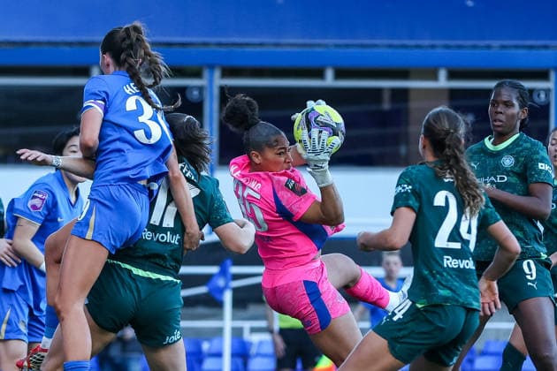 Birmingham City v Manchester City - Adobe Women s FA Cup Quarter Final Khiara Keating of Manchester City intercepts the ball crossed into the area during the Adobe Women s FA Cup Quarter Final match between Birmingham City and Manchester City at St Andrews @ Knighthead Park, Birmingham, on April 6, 2026. Birmingham West Midlands United Kingdom  Copyright: xMIxNewsx originalFilename:fletcher-birmingh260406_npe3Z.jpg