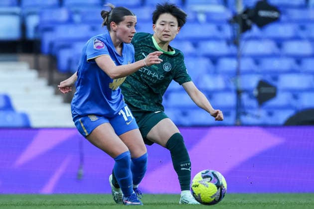 Birmingham City v Manchester City - Adobe Women s FA Cup Quarter Final Shanade Hopcroft of Birmingham City competes with Aoba Fujino of Manchester City during the Adobe Women s FA Cup Quarter Final match between Birmingham City and Manchester City at St Andrews @ Knighthead Park, Birmingham, on April 6, 2026. Birmingham West Midlands United Kingdom  Copyright: xMIxNewsx originalFilename:fletcher-birmingh260406_npUfE.jpg