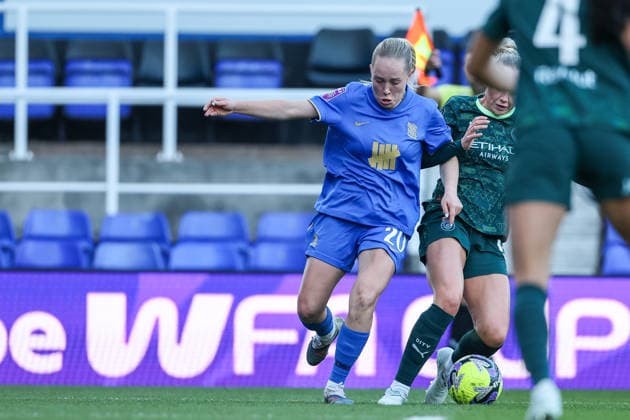 Birmingham City v Manchester City - Adobe Women s FA Cup Quarter Final Lotta Lindstrom of Birmingham City competes for the ball during the Adobe Women s FA Cup Quarter Final match between Birmingham City and Manchester City at St Andrews @ Knighthead Park, Birmingham, on April 6, 2026. Birmingham West Midlands United Kingdom  Copyright: xMIxNewsx originalFilename:fletcher-birmingh260406_npqMM.jpg