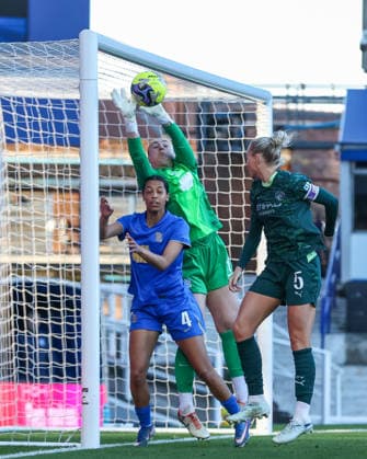 Birmingham City v Manchester City - Adobe Women s FA Cup Quarter Final Alex Greenwood of Manchester City is in attacking action as Lucy Thomas of Birmingham City stretches to reach the ball during the Adobe Women s FA Cup Quarter Final match between Birmingham City and Manchester City at St Andrews @ Knighthead Park, Birmingham, on April 6, 2026. Birmingham West Midlands United Kingdom  Copyright: xMIxNewsx originalFilename:fletcher-birmingh260406_npaox.jpg