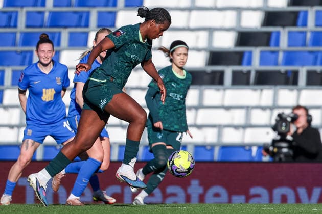 Birmingham City v Manchester City - Adobe Women s FA Cup Quarter Final Khadija Shaw of Manchester City in action during the Adobe Women s FA Cup Quarter Final match between Birmingham City and Manchester City at St Andrews @ Knighthead Park, Birmingham, on April 6, 2026. Birmingham West Midlands United Kingdom  Copyright: xMIxNewsx originalFilename:fletcher-birmingh260406_npDBn.jpg