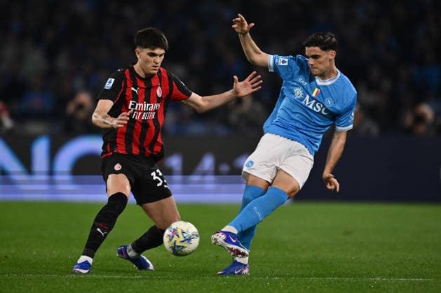 SSC Napoli v AC Milan - Serie A Davide Bartesaghi of A.C. Milan and Miguel Gutierrez of S.S.C. Napoli are in action during the 31st day of the Serie A Championship between S.S.C. Napoli and A.C. Milan at the Diego Armando Maradona Stadium on April 6, 2026, in Naples, Italy. Naples Italy Italy  Copyright: xDomenicoxCippitellix originalFilename:cippitelli-sscnapol260406_npT6u.jpg