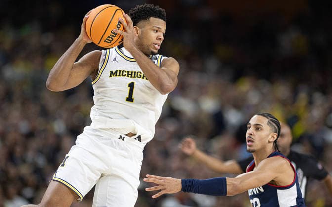 April 6, 2026, Indianapolis, Indiana, USA: Michigans Trey McKinney , left and UConns Jayden Ross during first half action of the NCAA, College League, USA Mens Basketball Championship. Michigan went on to win 69-63. Monday, April 7, 2026. Indianapolis USA - ZUMAr44_ 20260406_zsp_r44_013 Copyright: xThomasxJ.xRussox