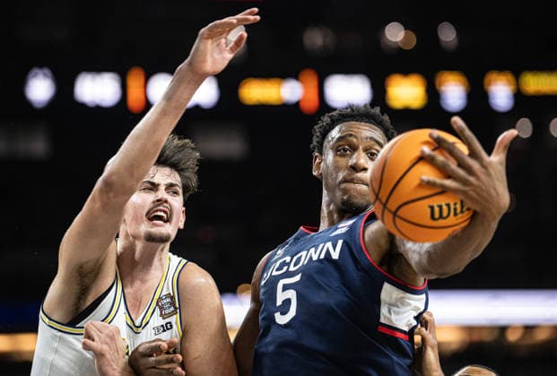 April 6, 2026, Indianapolis, Indiana, USA: Michigans Adam Mara battles UConns Tarris Reed, Jr. for a loose ball during the NCAA, College League, USA Mens Basketball Championship. Michigan went on to win, 69-63. Monday, April 7, 2026. Indiana Sports - April 6, 2026  - ZUMAr44_ 20260406_zsp_r44_006 Copyright: xThomasxJ.xRussox