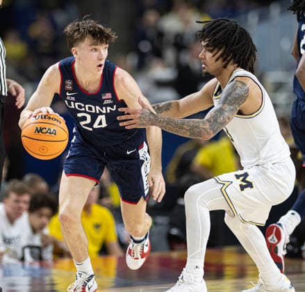 April 6, 2026, Indianapolis, Indiana, USA: UConn freshman and Greenfield-Central graduate Braylon Mullins, left, drives past Michigans Elliott Cadeau during first half action of the NCAA, College League, USA Mens Basketball Championship. Michigan went on to win 69-63. Monday, April 7, 2026. Indiana Sports - April 6, 2026  - ZUMAr44_ 20260406_zsp_r44_009 Copyright: xThomasxJ.xRussox